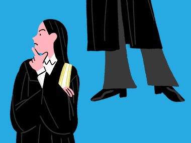 Thai female attorneys have to wear skirt in the courts